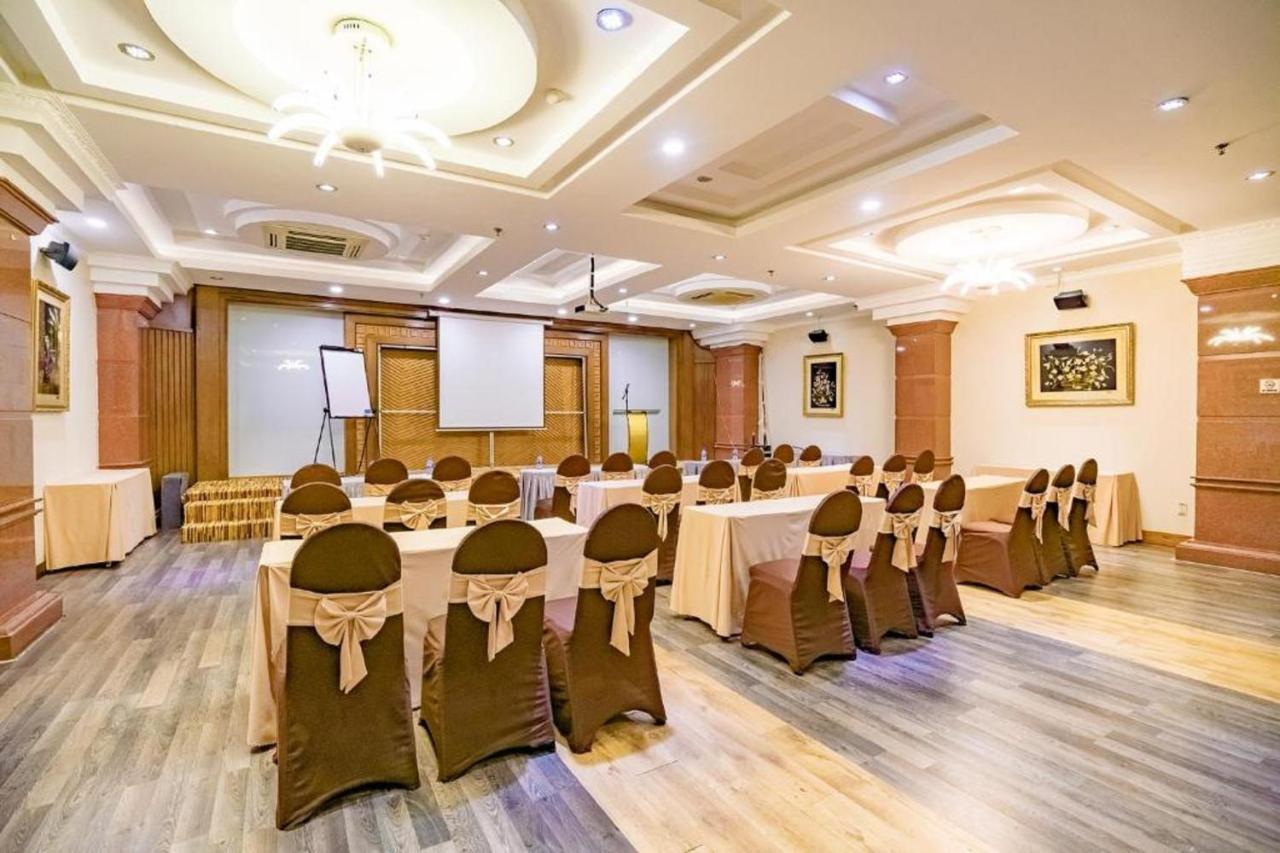 Adina 3 Star Hotel Дананг Екстериор снимка